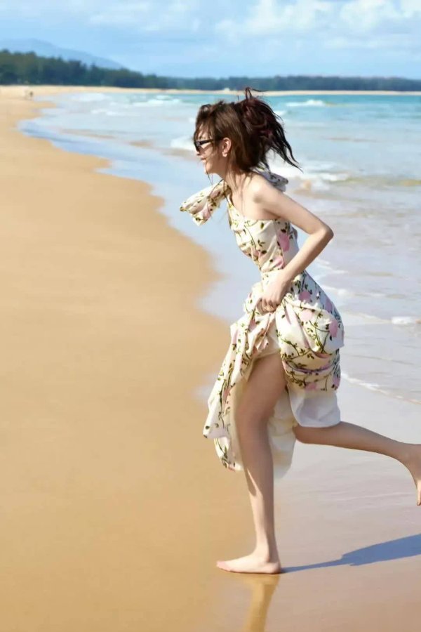 天成创亿 章若楠可爱温柔又清纯，气质灵动美出圈！