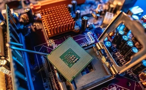 粤友配资 比“芯片断供”更可怕：美方顶尖芯片专家中，华人数量占很大部分